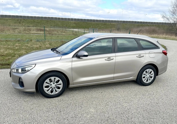 Hyundai I30 cena 39999 przebieg: 251000, rok produkcji 2018 z Obrzycko małe 56